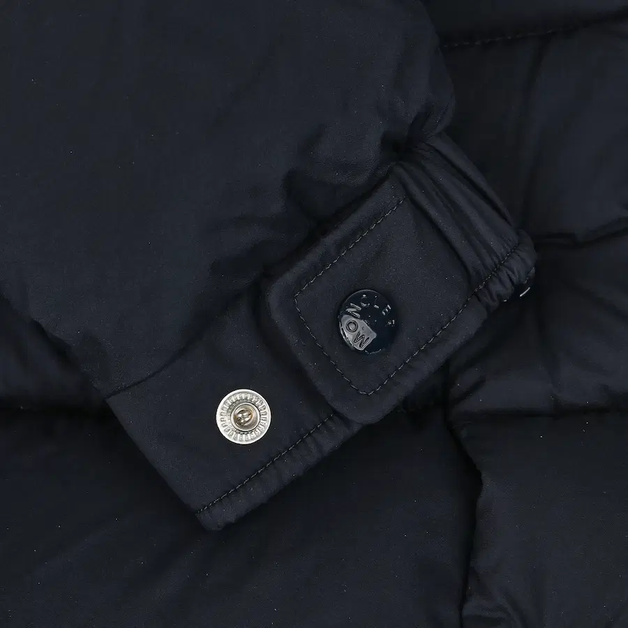 Moncler Végère 短款羽绒服