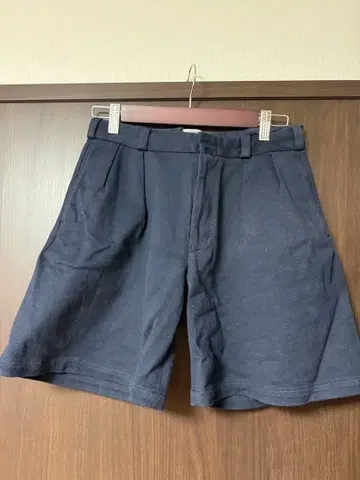 [ 가격 인하 ] YAECA 야에카 다크 네이비 플리츠 숏팬츠