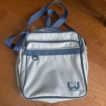 WORLD PEGASUS 숄더백 그레이