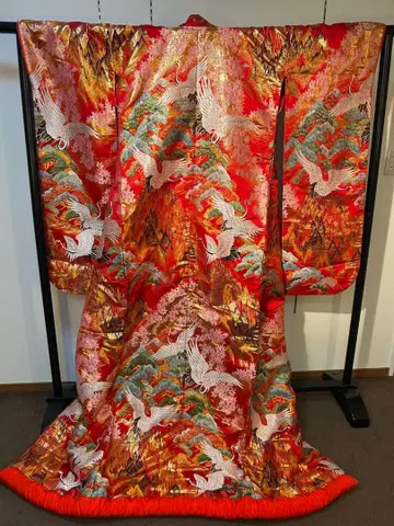 이로 우치카케 학과 산 무늬 빨간색