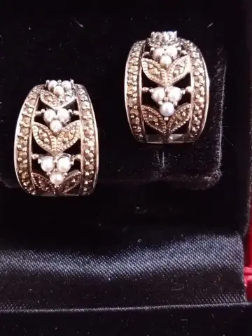 록잔 빈티지풍 시드 펄과 마카사이트의 귀찌