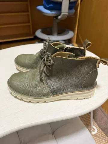 무민 스너프킨의 여행자 부츠 올리브