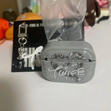 TWICE 에어팟 케이스와 키링 세트