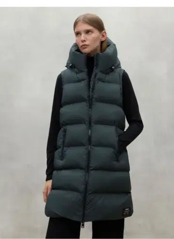 원가 39600엔 Ecoalf 후드 부착 다운 베스트 카키