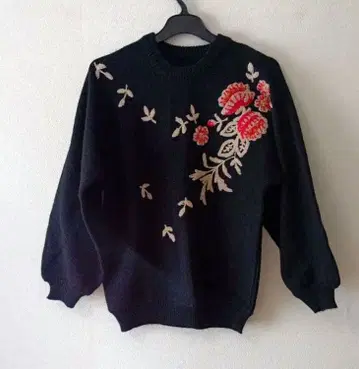 블랙 꽃무늬 자수 니트 스웨터 긴팔 자수 레트로 헤이세이 쇼와