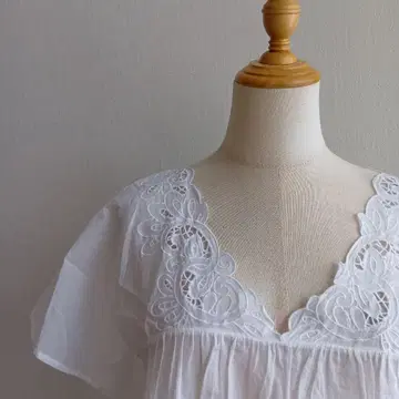 PARADIS TERRE 멜베유아쉬 자수 티셔츠 컷워크