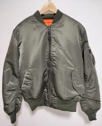 알파 인더스트리즈 MA-1 플라이트 자켓