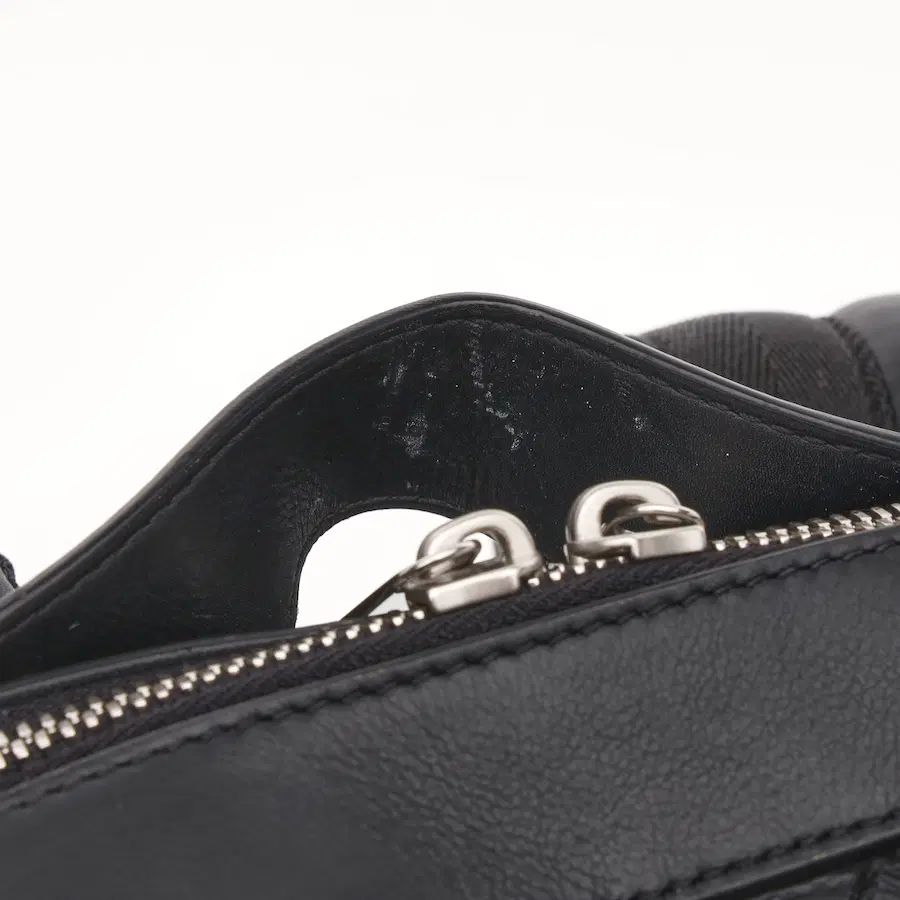 宝缇嘉（Bottega Veneta）Intrecciato 黑色背包