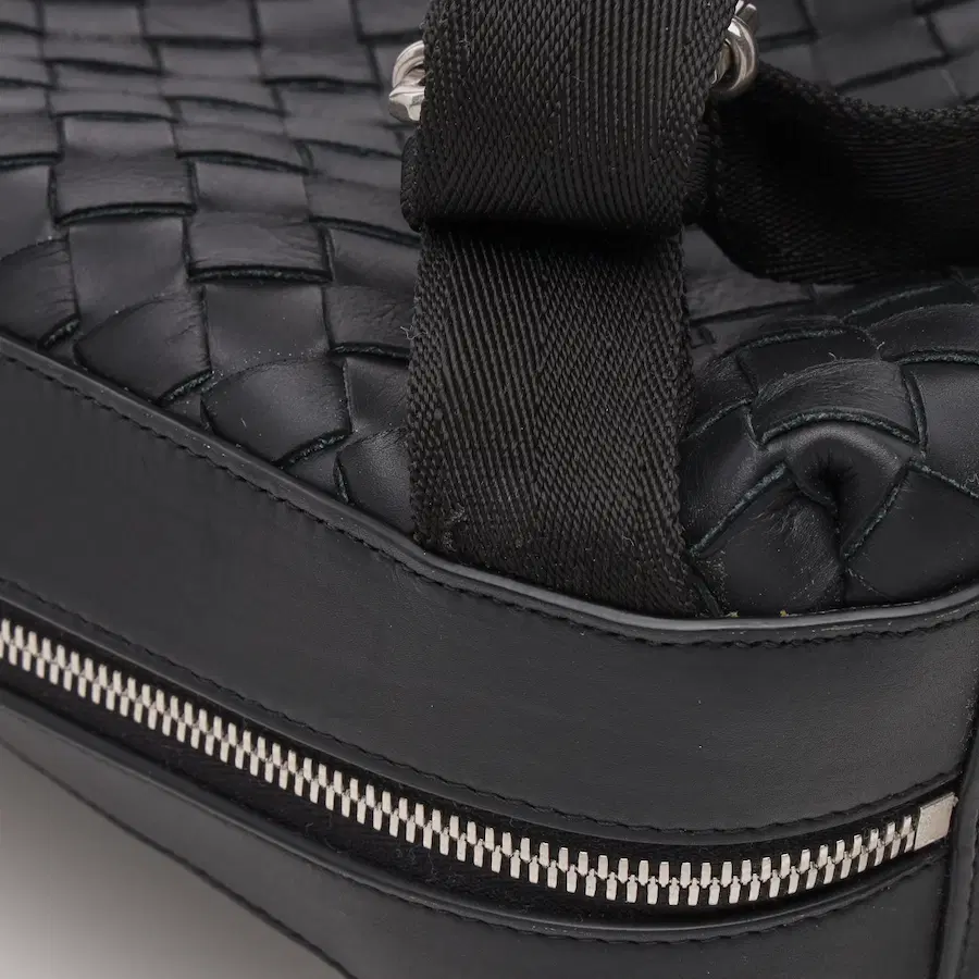 宝缇嘉（Bottega Veneta）Intrecciato 黑色背包