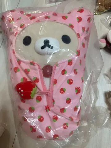 코리락쿠마 사실은 키구루미예요 딸기 무늬 봉제 인형 L호