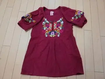 무챠챠 (아차츄무)의 자수 장식 튜닉 블라우스 복슬복슬 자수