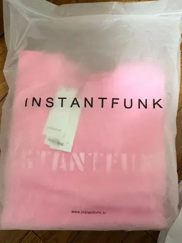 INSTANTFUNK 핑크 맨투맨