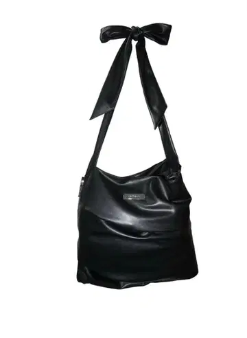 knot shoulder bag THEREDTHREAD