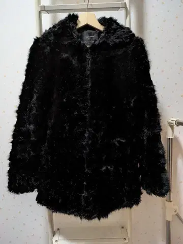 ZARA 블랙 퍼 자켓 XS