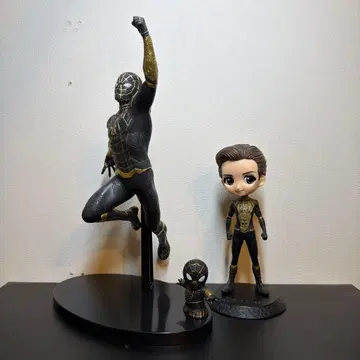 스파이더맨 블랙&골드 수트 피규어 세트