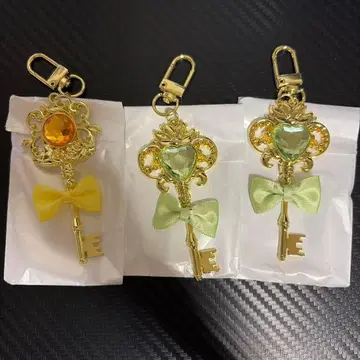 디즈니 스토어 시크릿 키체인 벨 티아나