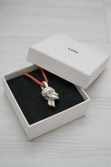Llife KNOT PENDANT