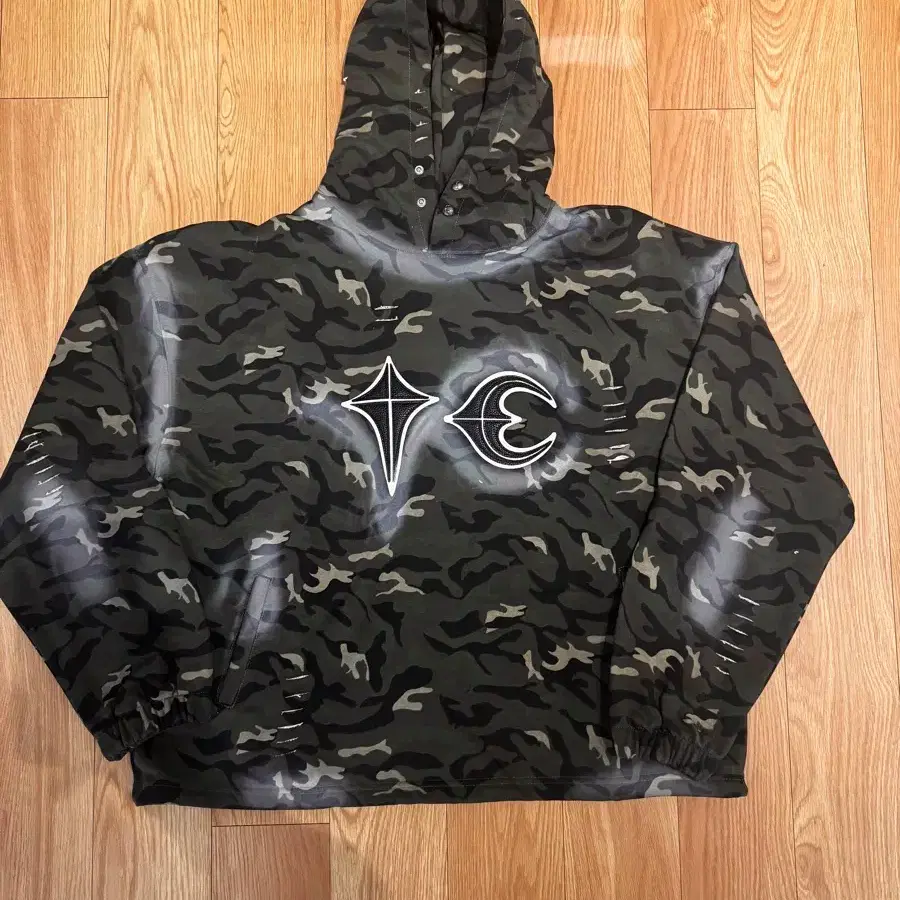 Thug Club Peace Stud Hoodie Size 2 on Bunjang Global Site. Thug Club Peace Stud Hoodie Size 2 on Bunjang Global Site.