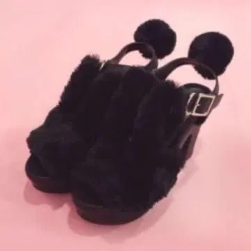 허니시나몬 토끼 블랙 퍼 샌들