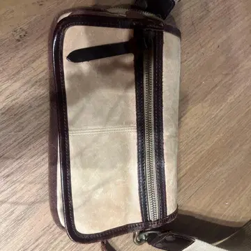 moustache 바디백 베이지/브라운