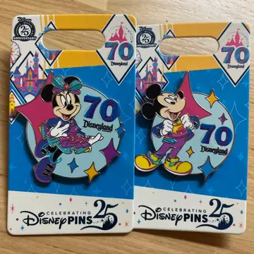 디즈니 70주년 미키 미니 핀 배지 2개 세트
