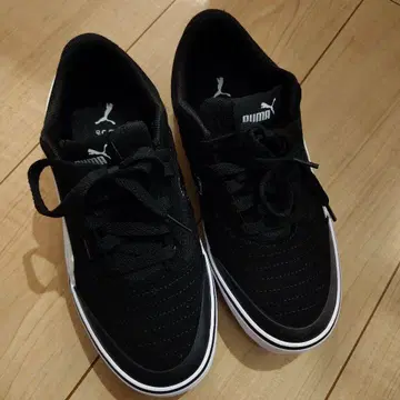 PUMA 블랙 스니커즈 SOFTFOAM+