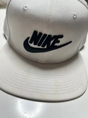 나이키 프로 드라이핏 화이트 캡