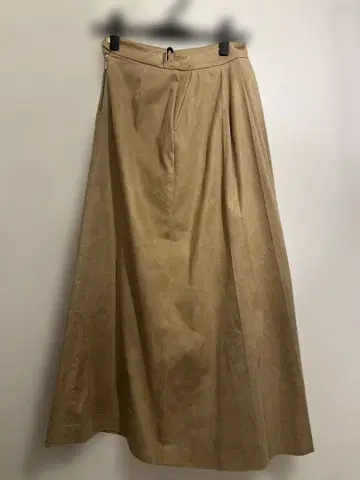 슈페리어 클로젯 베이지 스웨이드 느낌 플리츠 롱 스커트 (7호)