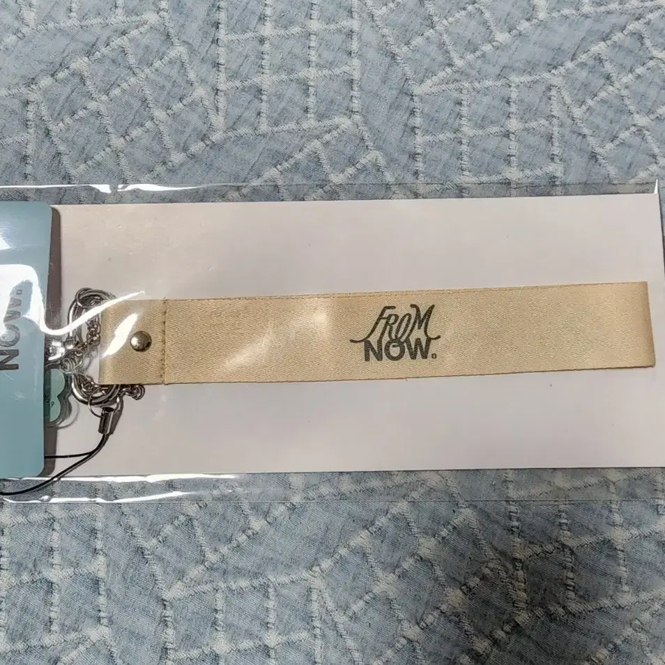 Fromis_9 From Now On Hooded Zip-Up XL (sealed) on Bunjang Global Site.