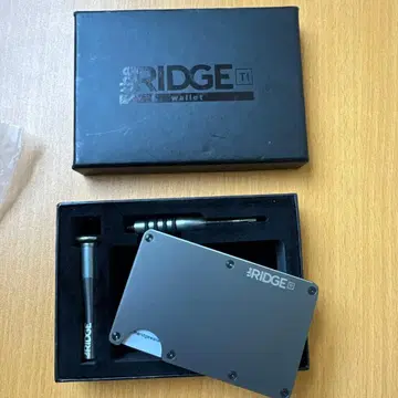 The RIDGE TI Wallet 알루미늄 그레이