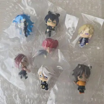 트위스테 가챠 이데아 아즐 마레우스 레오나 칼림 리들 허그 코트