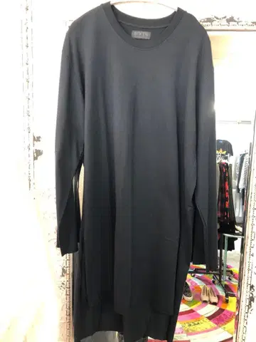 S'YTE 사이트 블랙 긴팔 무릎 기장 원피스