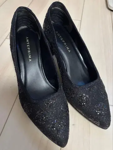 ANTEPRIMA 블랙 비쥬 장식 펌프스 23cm