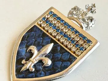 큐빅 왕관 훈장 같은 디자인 블루 x 실버 컬러 브로치