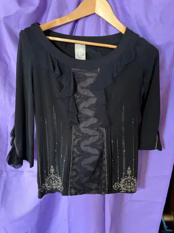 ozz on 화이트 블랙 튜닉 약간 어른스러운 블랙 샹들리에 패턴