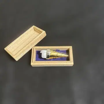 천원돌파 그렌라간 코어 드릴 넥타이핀