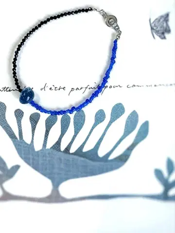 베네치아 유리와 블랙 스피넬