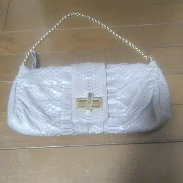 비올라돌로, 크로커다일풍 파티 백