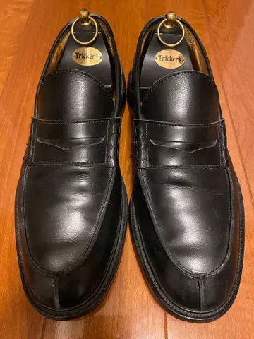 Tricker's JAMES 9 블랙 가죽 로퍼