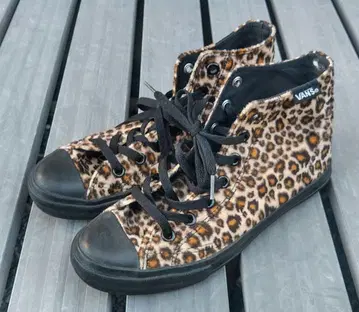 VANS 레오파드 무늬 하이컷 스니커즈