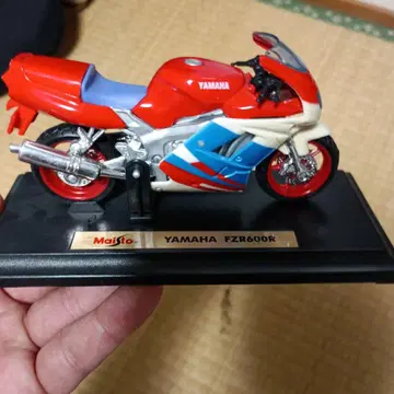 Maisto YAMAHA FZR600R 1/12 모델