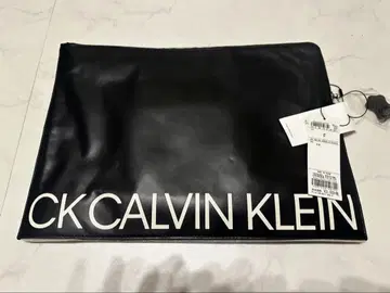 CK 캘빈클라인 천연 가죽 태블릿 클러치백