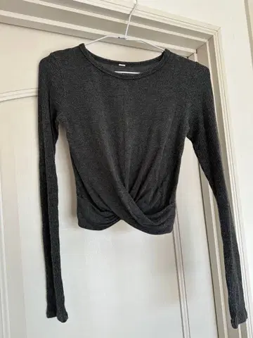 [새상품급] Alo yoga 롱 슬리브 사이즈 xs