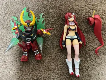 천원돌파 그렌라간과 요코의 가동 피규어