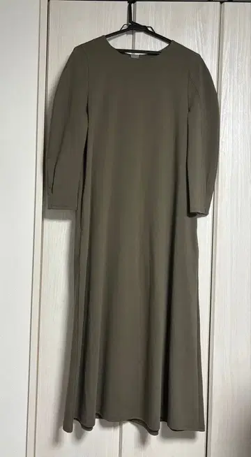 그린라벨 크레센트 슬리브 원피스 올리브 카키 새상품급