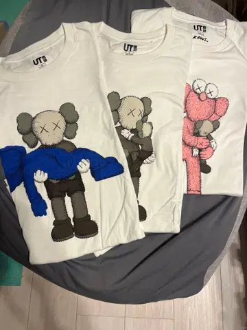 2019년 UNIQLO KAWS 티셔츠 3장 세트 사이즈 확인 필요
