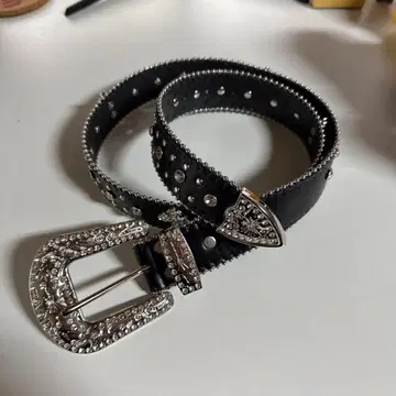 스터드 장식 블랙 벨트
