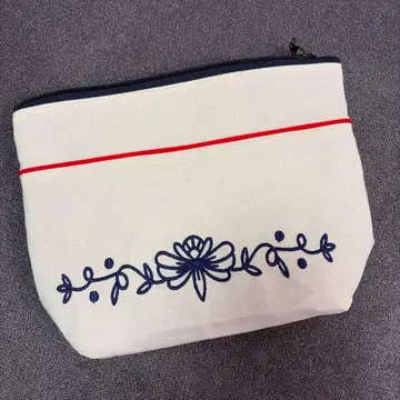 Expo2025 폴란드 다이애나 와르키에비치의 디자인 파우치