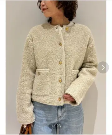 Mila Owen 금장 버튼 노카라 컴팩트 라메 니트 자켓 size1