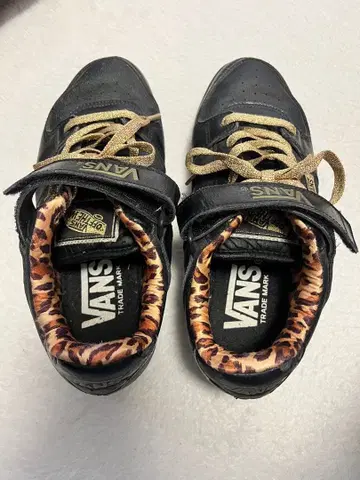 VANS 블랙 가죽 스니커즈 레오파드 무늬
